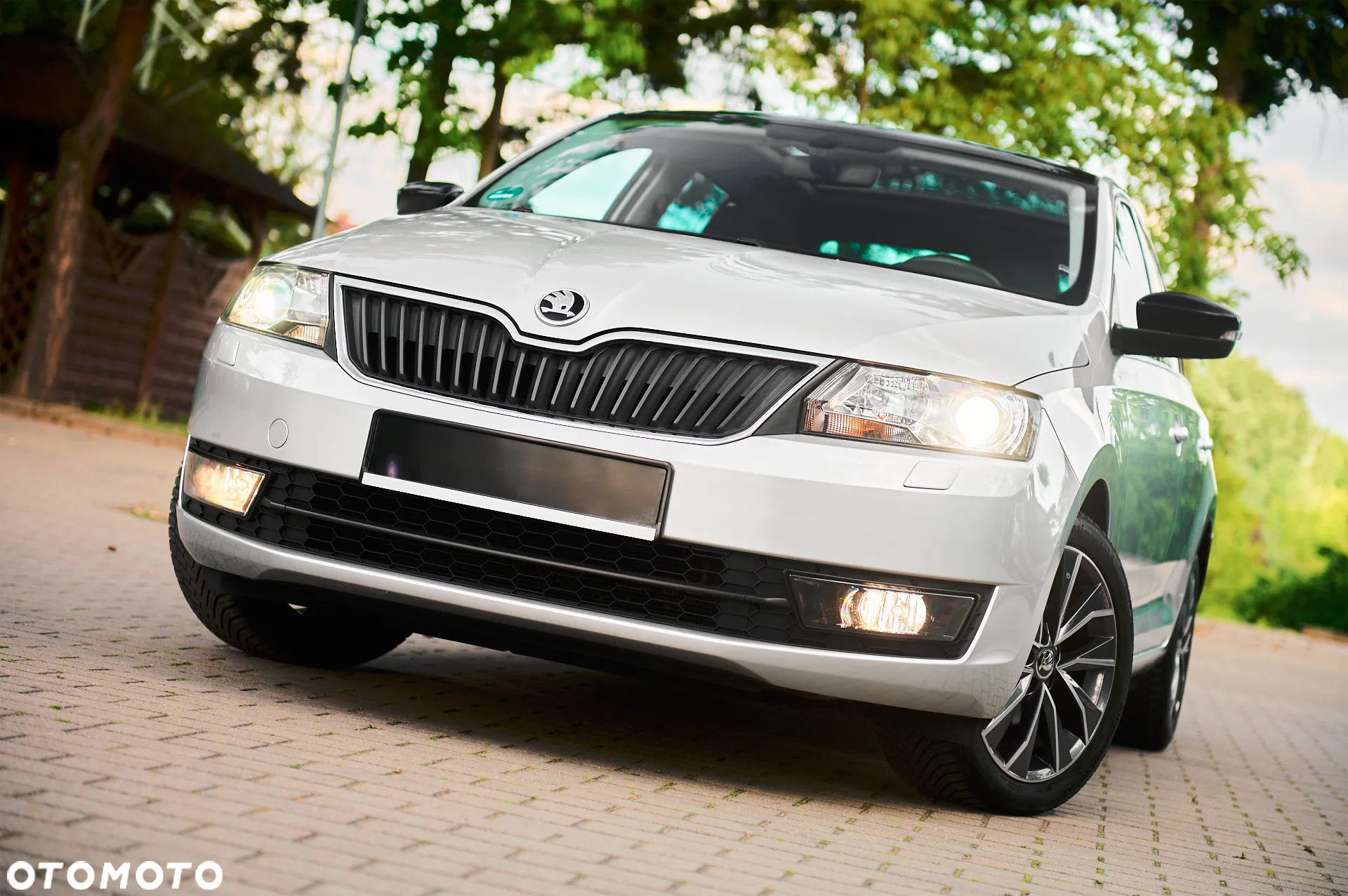 Skoda RAPID Spaceback 1.2 TSI (Green tec) Cool Edition Red & Grey - 16