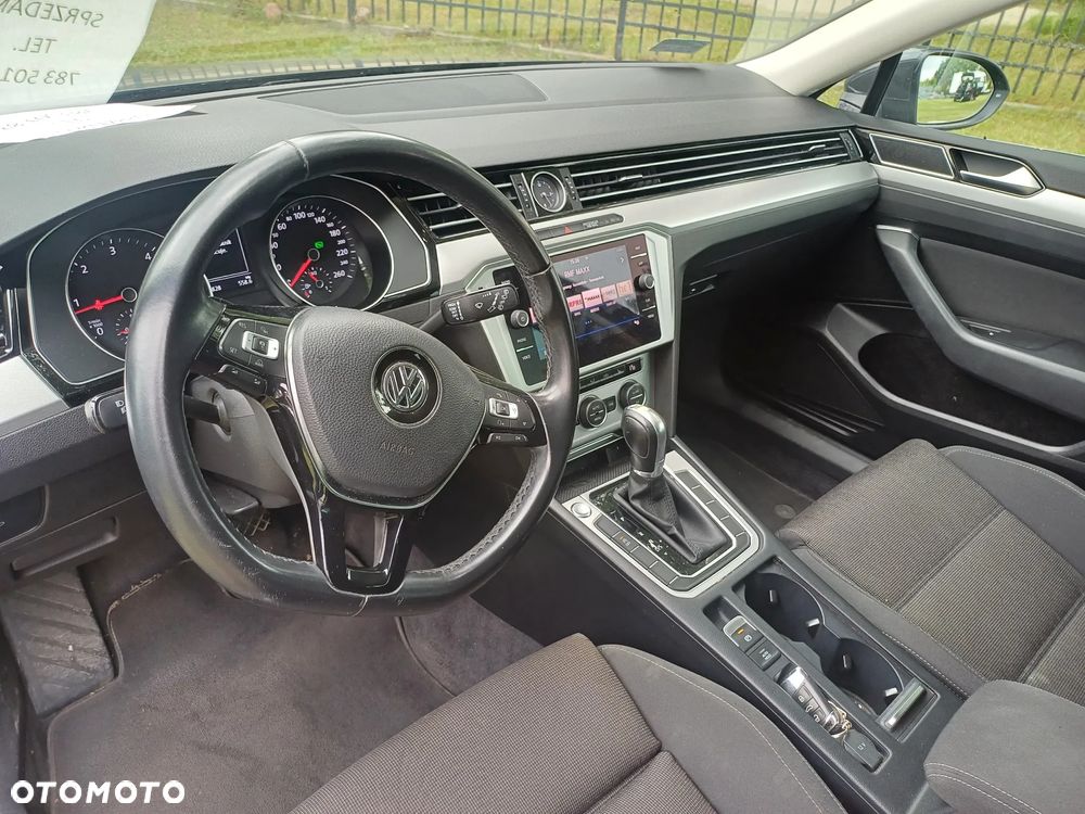 Volkswagen Passat 2.0 TDI SCR DSG Comfortline - 28