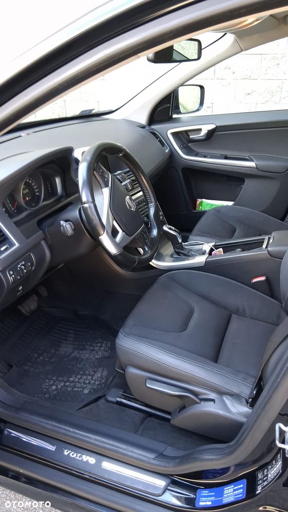 Volvo XC 60 ver-2-4d-awd-momentum - 9
