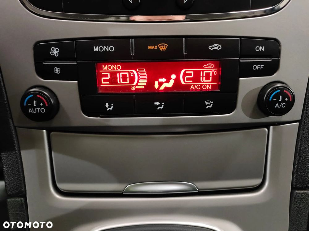 Ford Galaxy - 13