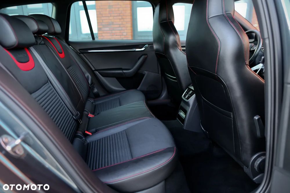 Skoda Octavia 2.0 TDI DSG RS - 26