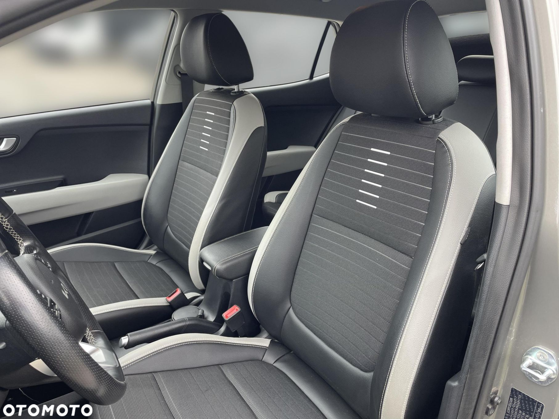 Kia Stonic 1.2 L - 11