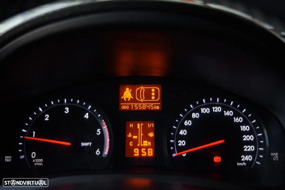 Toyota Avensis SD 2.0 D-4D Exclusive - 32