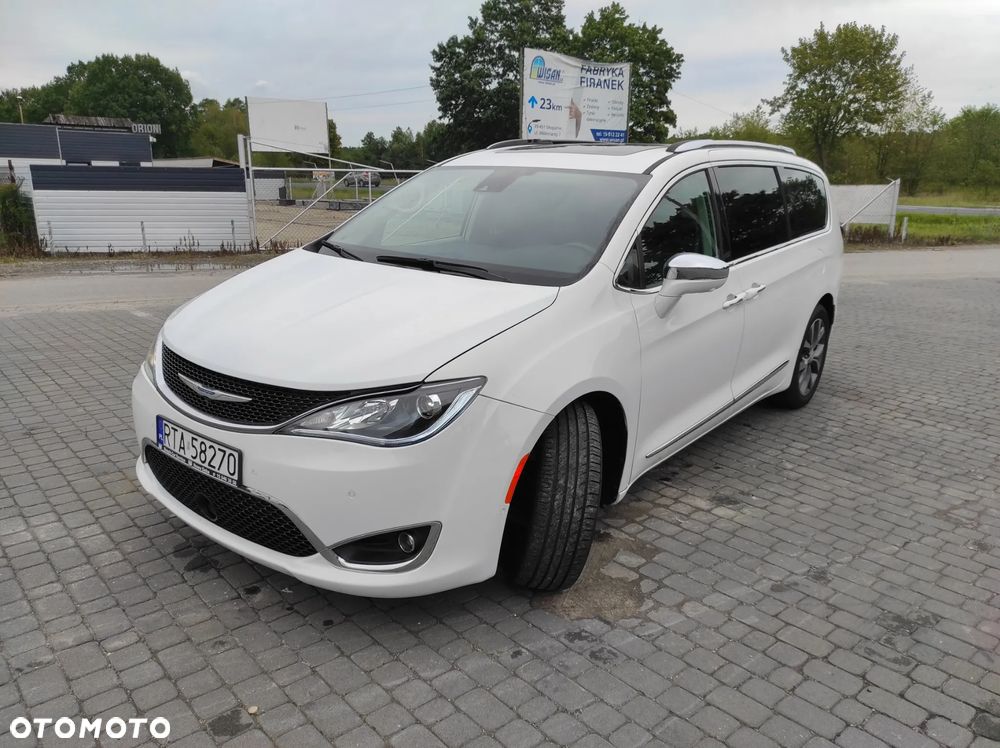 Chrysler Pacifica - 1