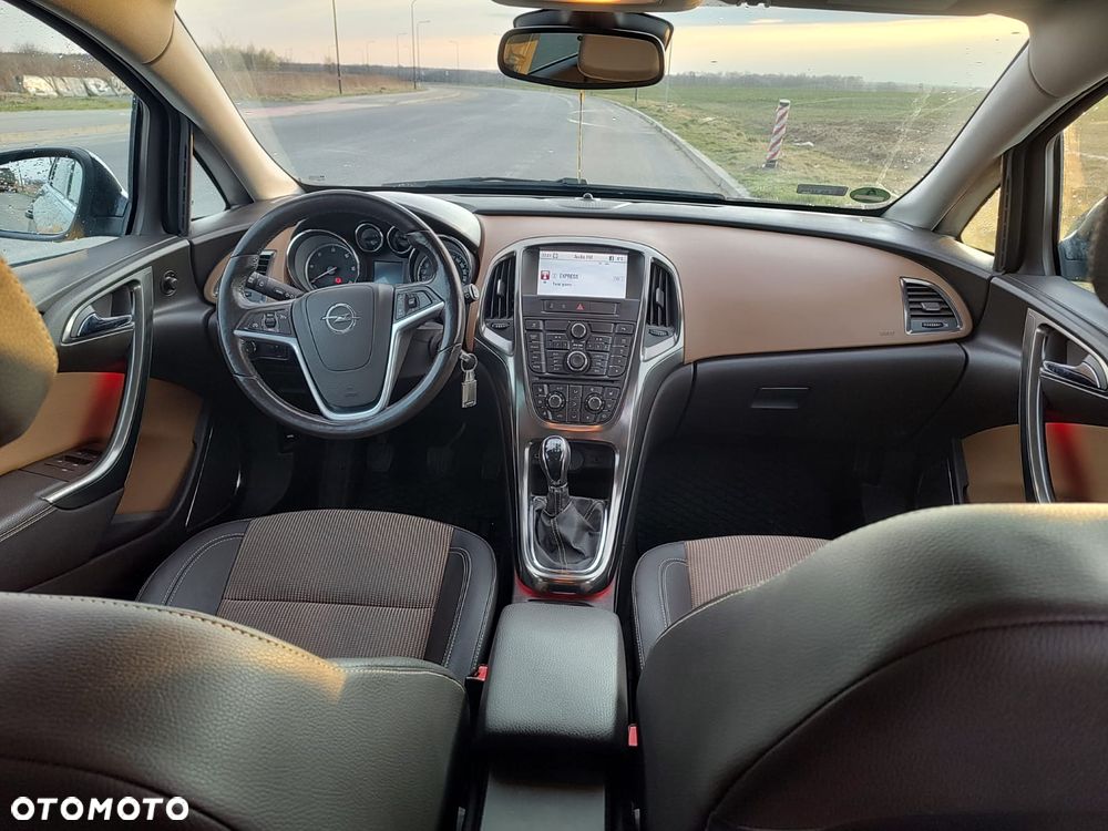 Opel Astra 2.0 CDTI DPF Cosmo - 4