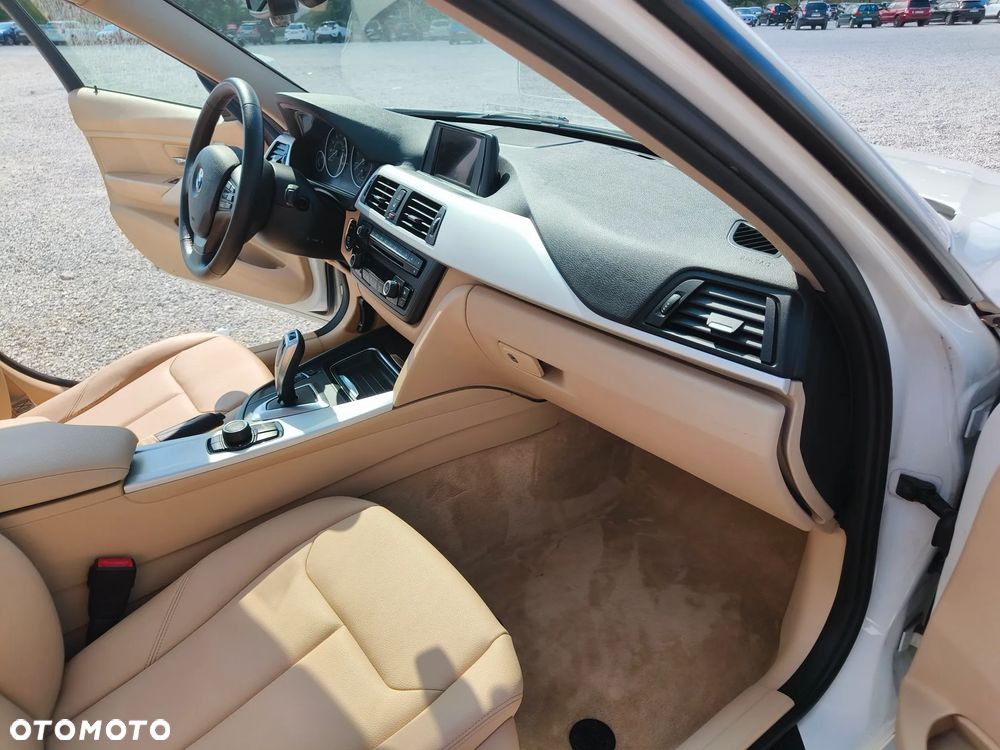 BMW Seria 3 328i xDrive - 17