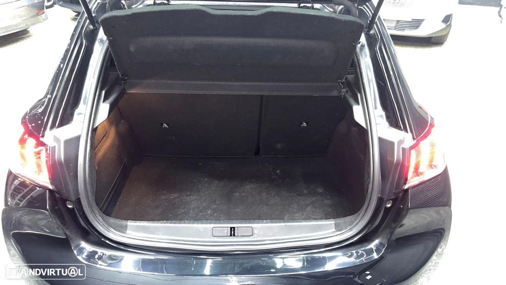 Peugeot e-208 Allure Pack - 14