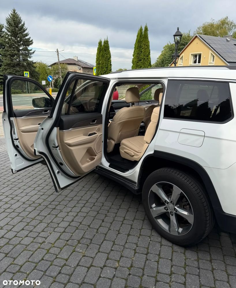 Jeep Grand Cherokee - 16