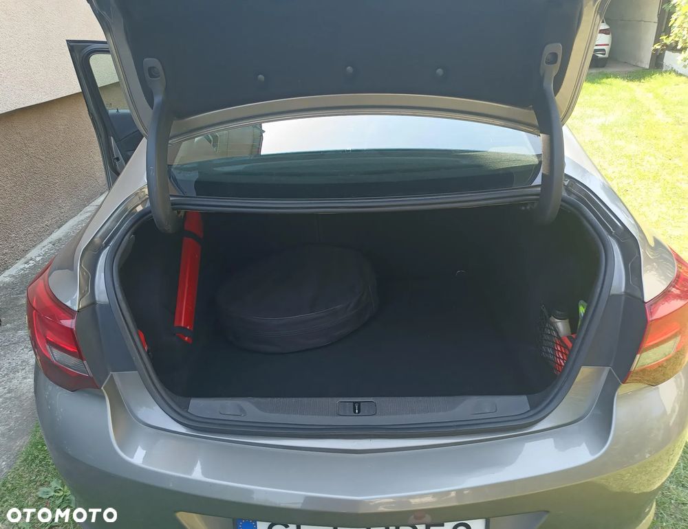 Opel Astra 1.6 Essentia - 9