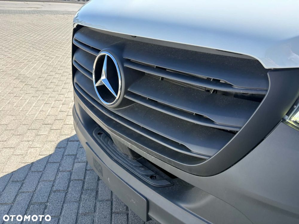 Mercedes-Benz Sprinter - 11