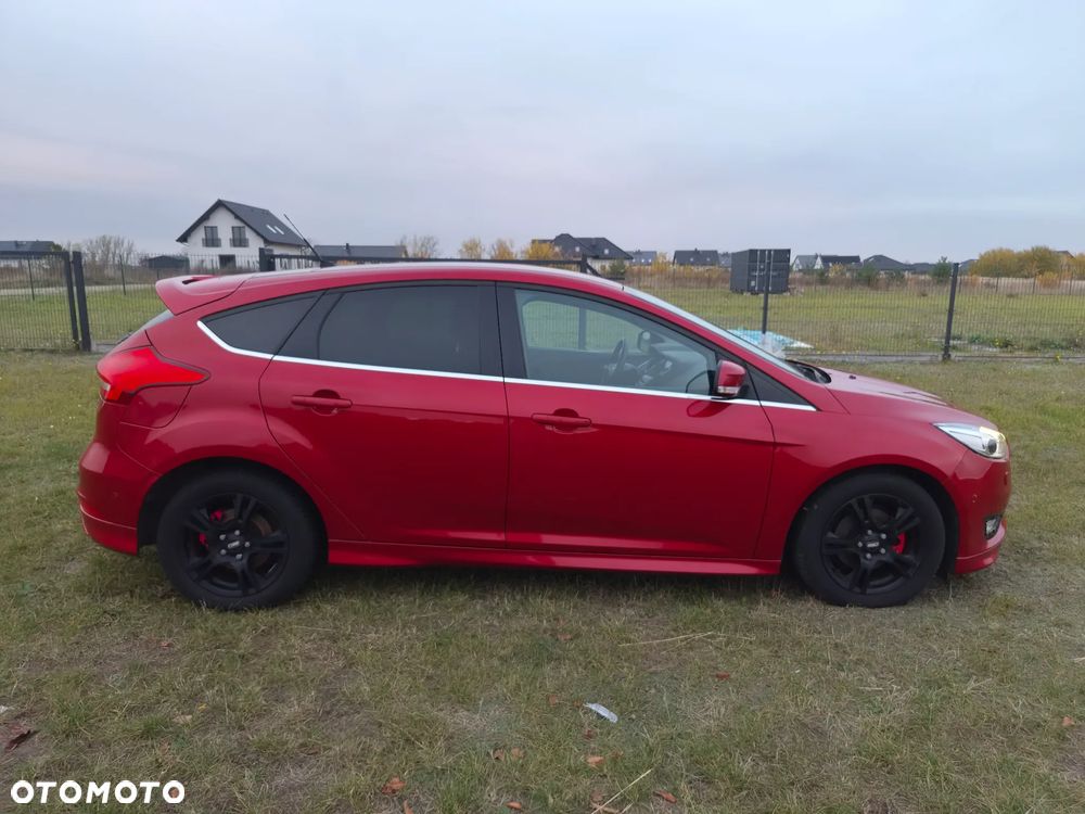 Ford Focus 1.5 TDCi ST-Line Red - 4