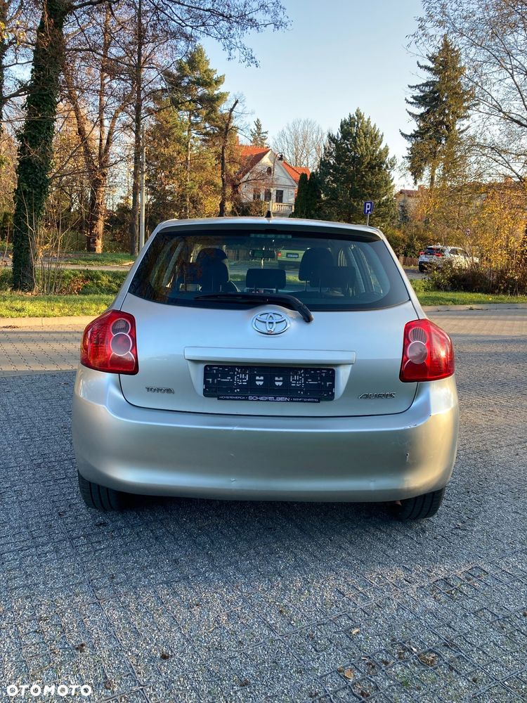 Toyota Auris 1.6 2010 - 23