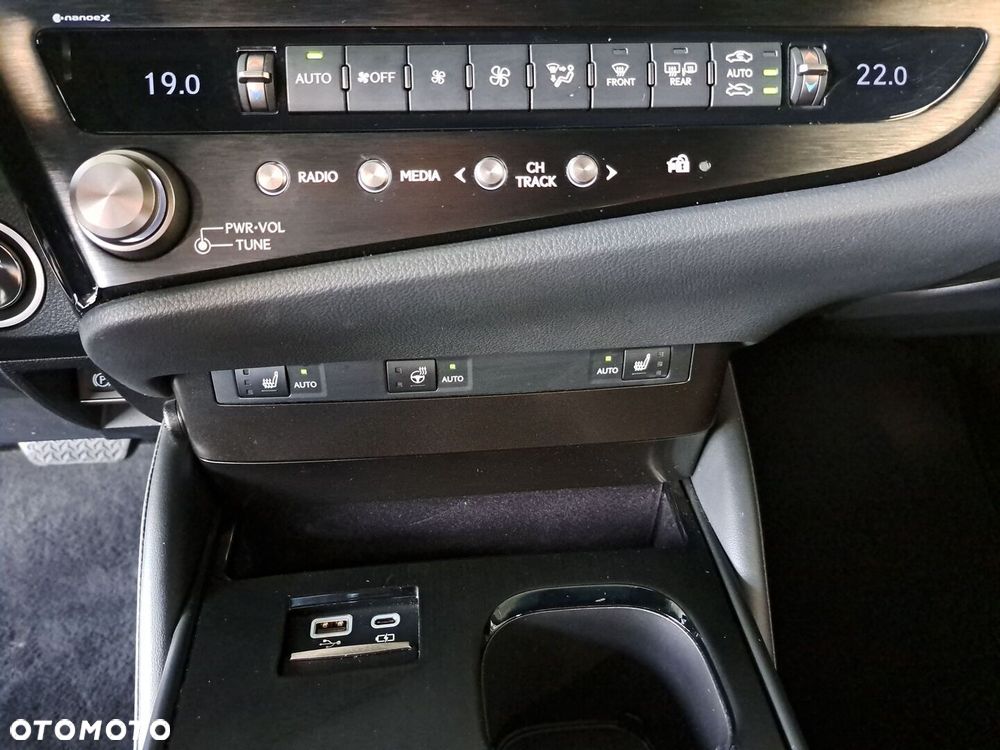 Lexus ES 300h Business Edition - 27
