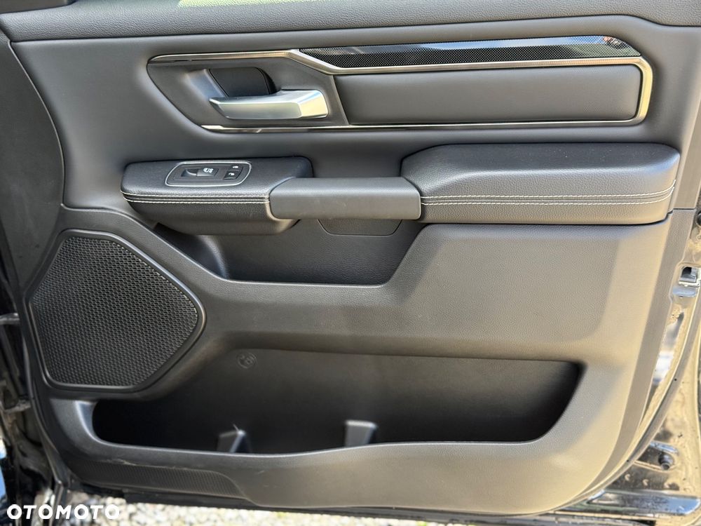 RAM 1500 Crew Cab Sport - 40