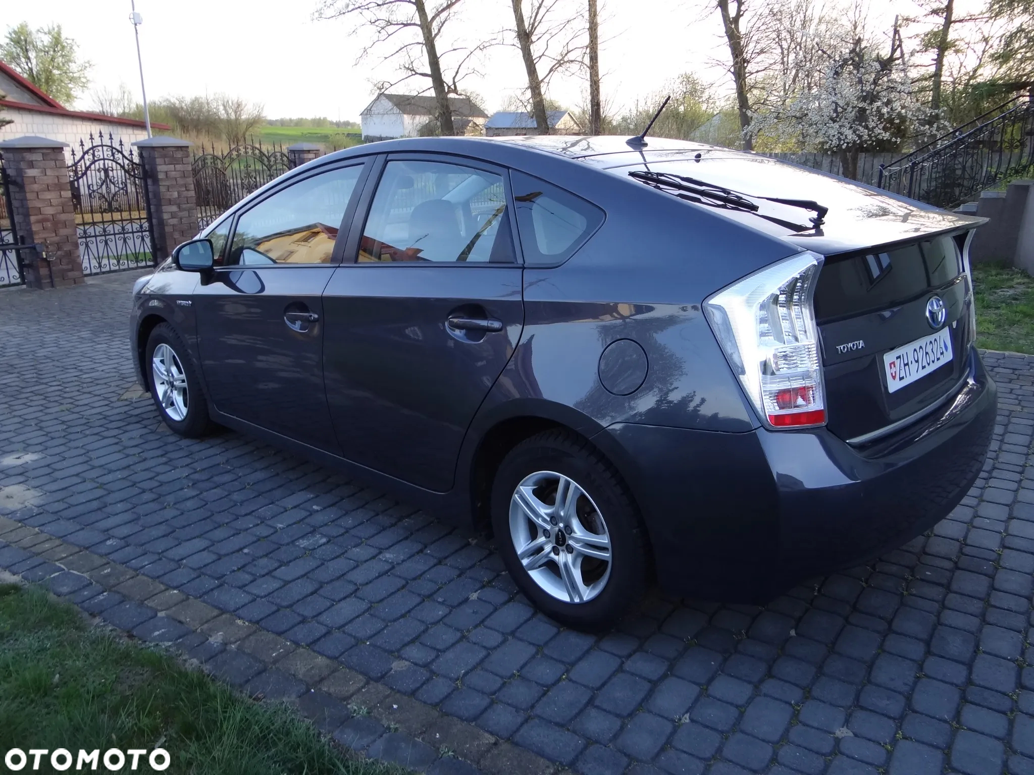 Toyota Prius (Hybrid) - 6