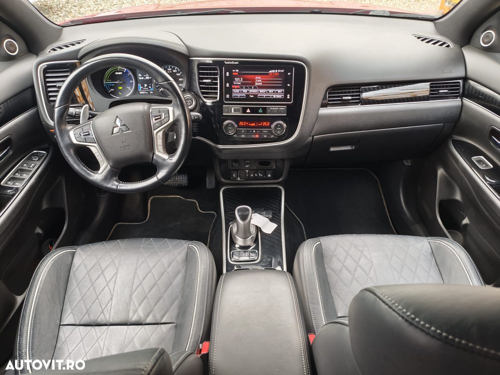 Mitsubishi Outlander PHEV 2.4 L 4X4 Instyle+ - 35