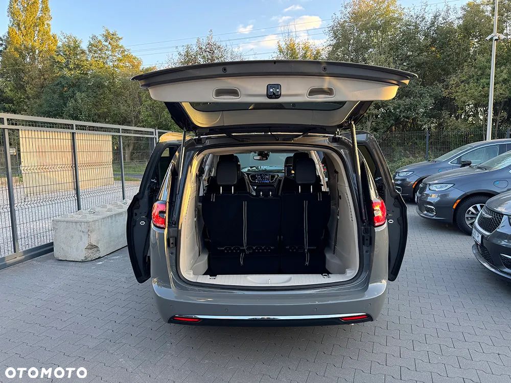 Chrysler Pacifica - 24