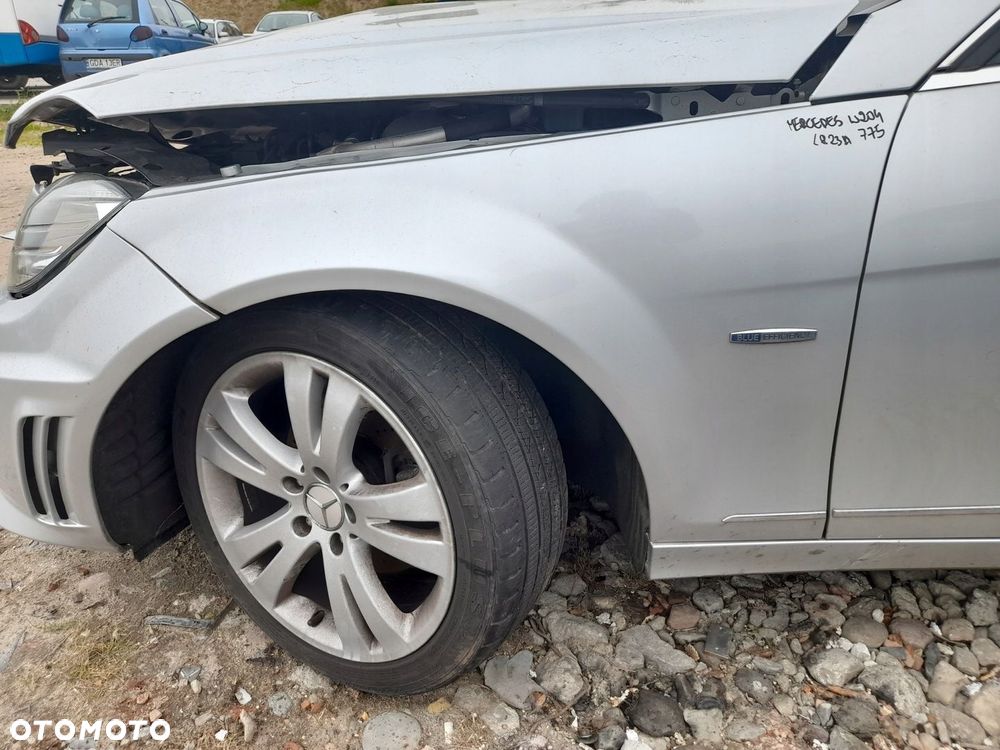 MERCEDES C W204 BŁOTNIK LEWY PRZÓD PRZEDNI 775 - 2