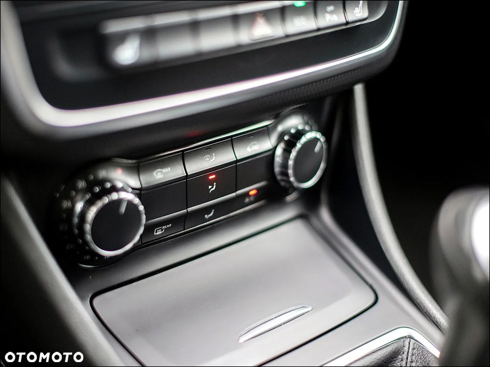 Mercedes-Benz Klasa A 180 (BlueEFFICIENCY) Urban - 25
