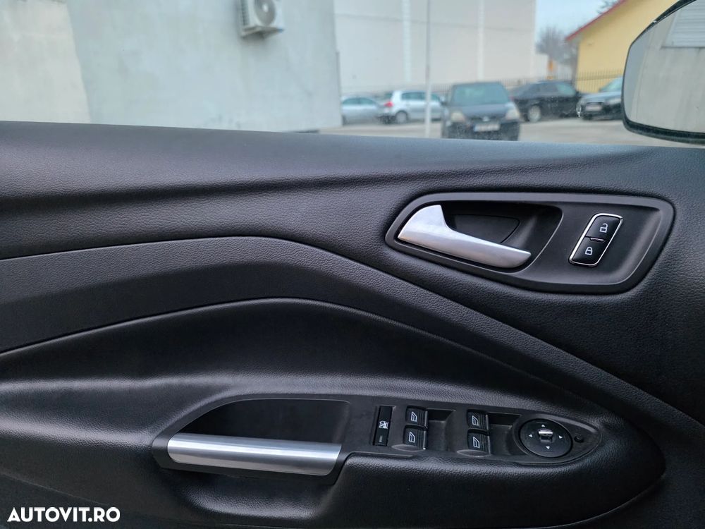 Ford Kuga 2.0 TDCi Powershift 4WD Titanium - 2
