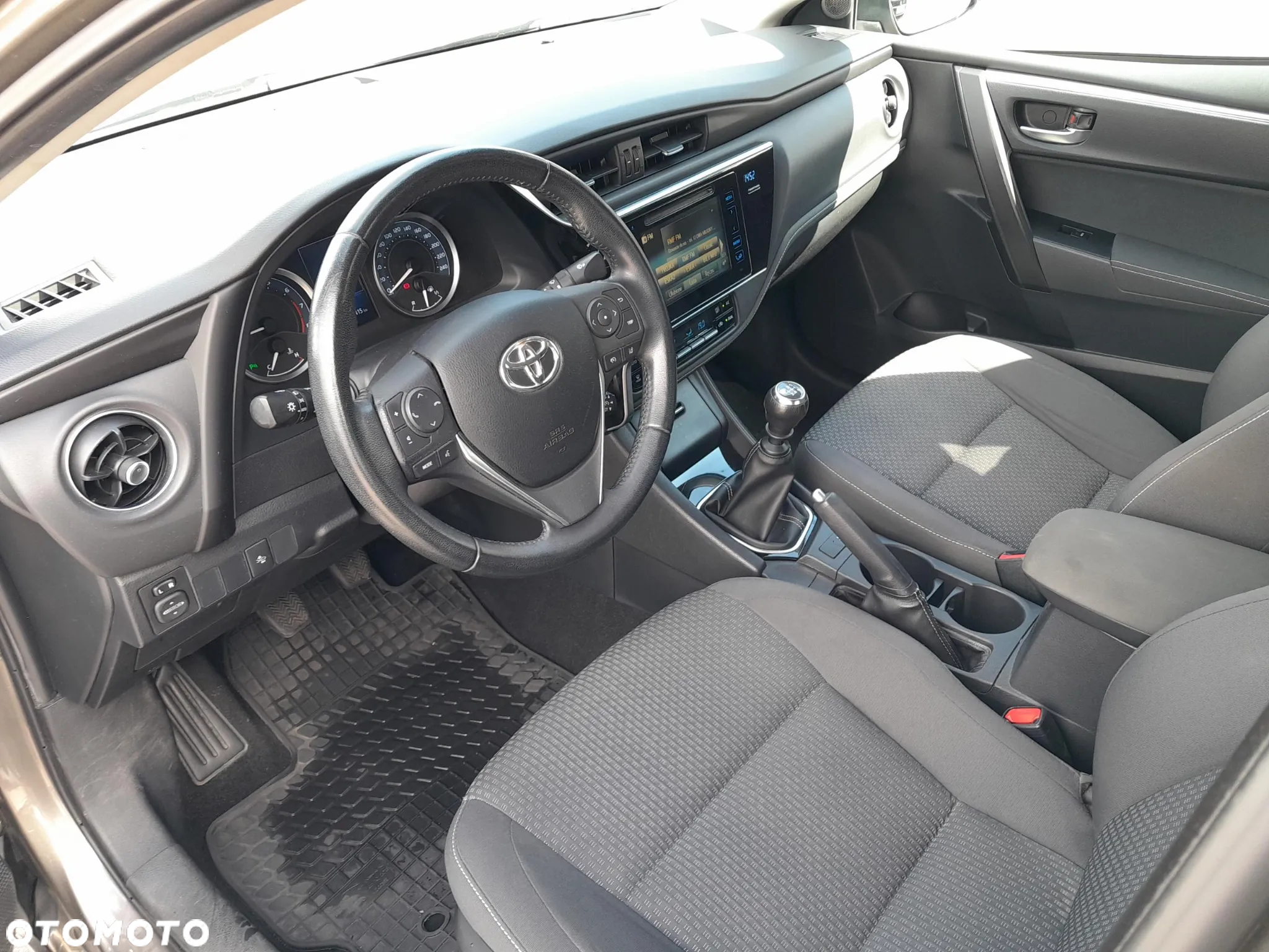 Toyota Corolla 1.6 Premium - 9