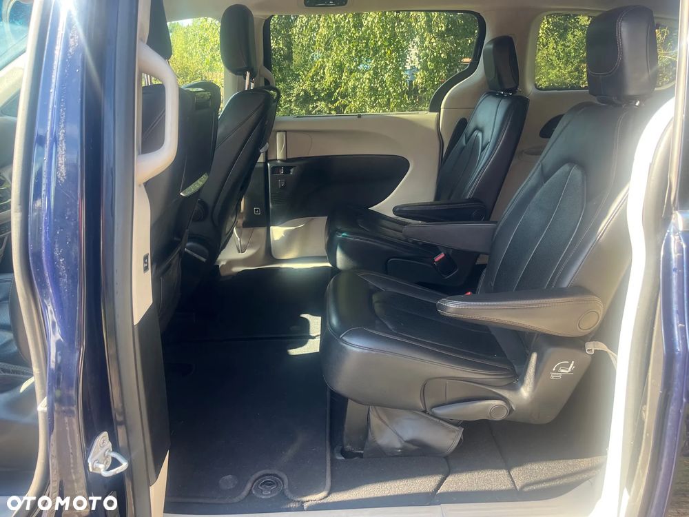Chrysler Pacifica - 10