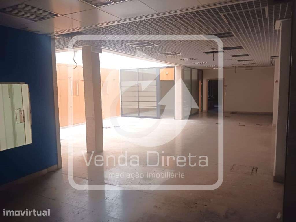 Prédio de 2 pisos, com 420 m² no centro de Portel. IMÓVEL DA BANCA. - Grande imagem: 2/20