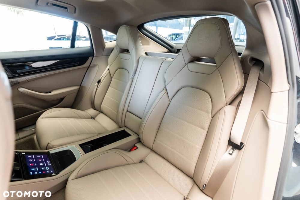 Porsche Panamera 4S E-Hybrid PHEV - 28