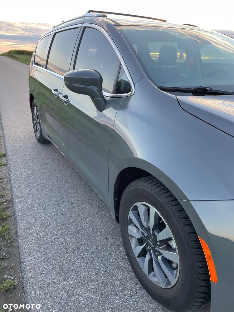 Chrysler Pacifica - 4