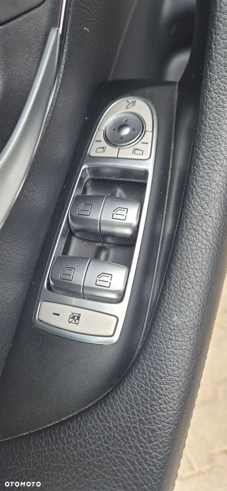 Mercedes-Benz Klasa E 220 d 4-Matic All-Terrain - 11