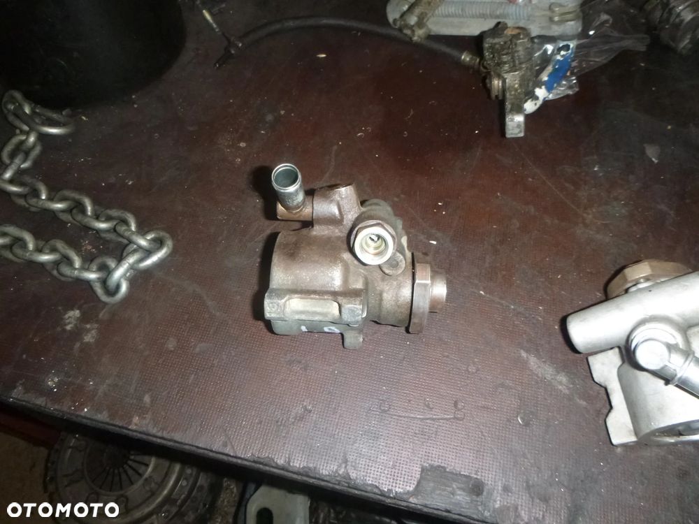 POMPA WSPOMAGANIA VW T4  2,4D 2,5tdi - 7