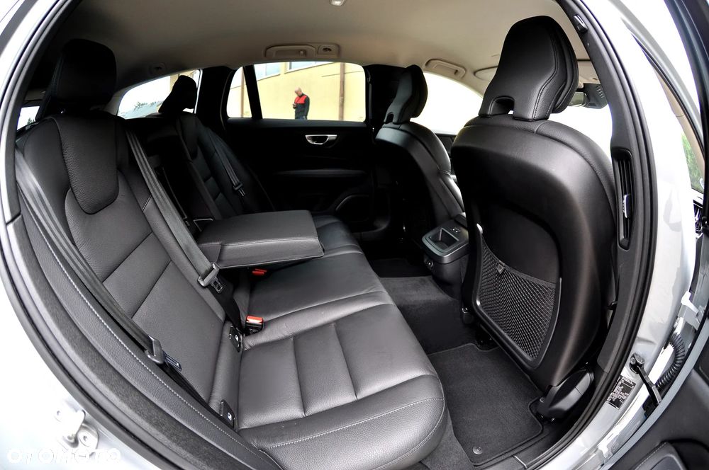Volvo V60 Cross Country B4 D AWD Plus - 24