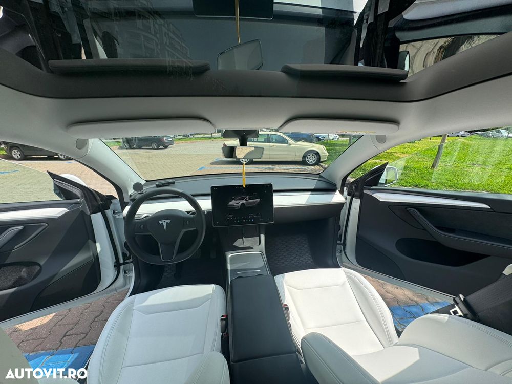 Tesla Model Y - 9