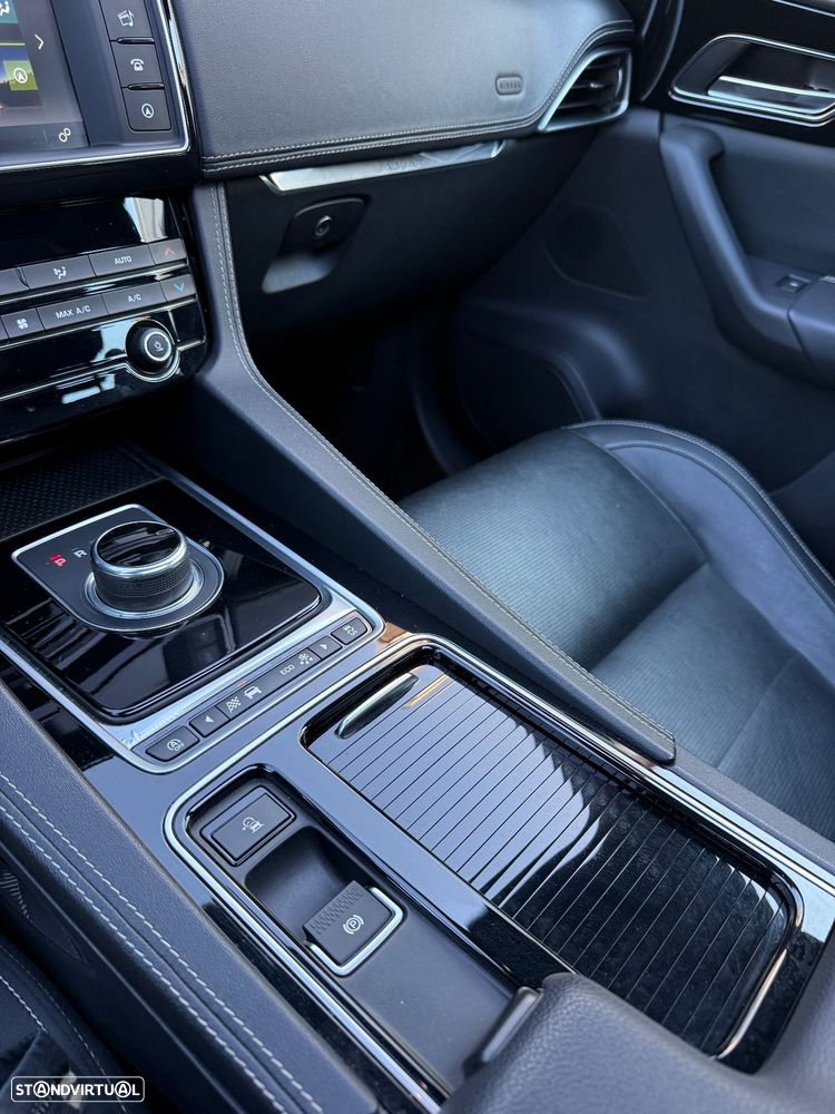 Jaguar F-Pace 2.0 i4D R-Sport AWD Aut. - 31
