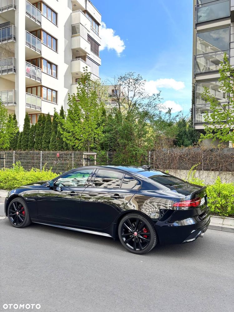 Jaguar XE 2.0 P300 AWD R-Dynamic HSE - 3