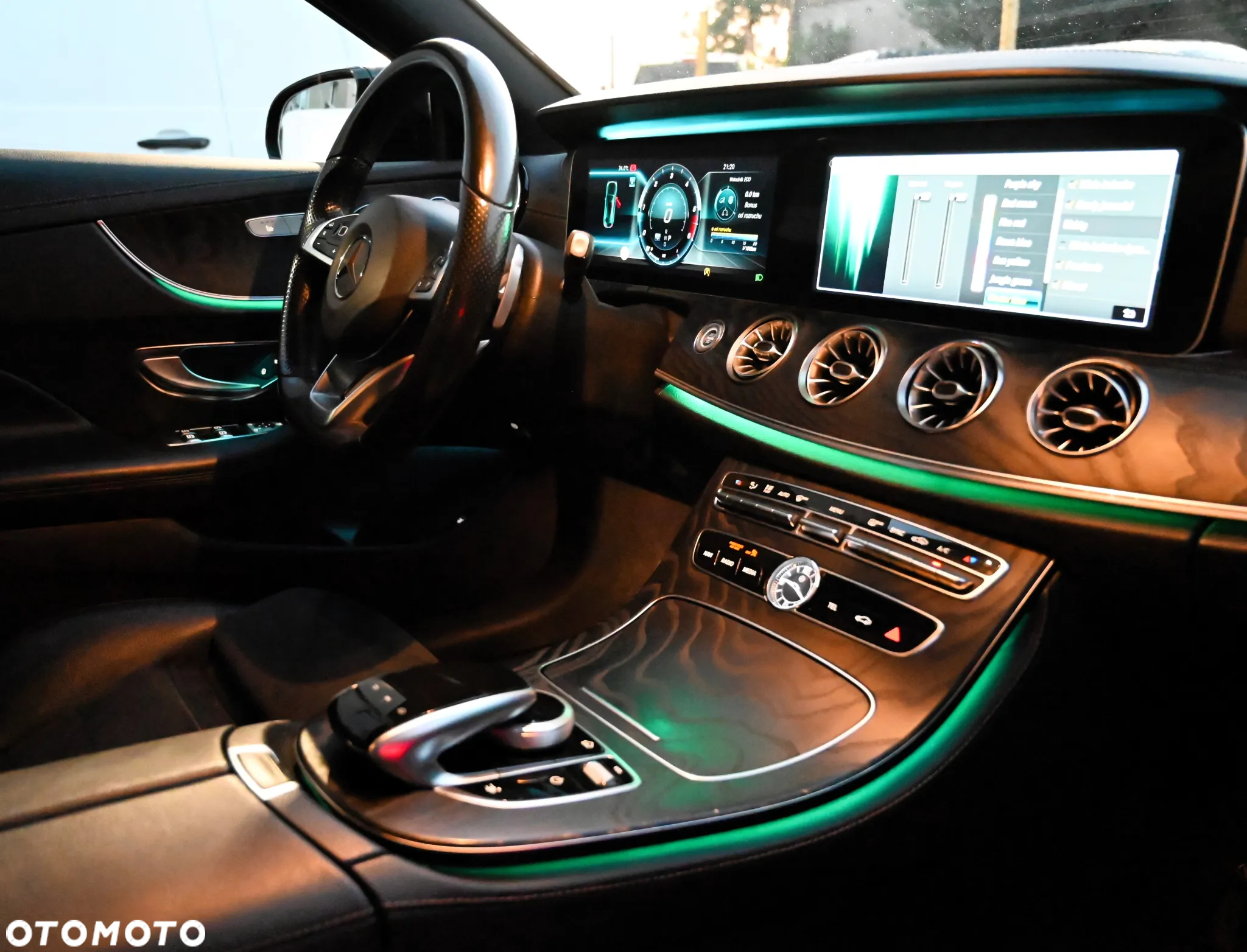 Mercedes-Benz Klasa E 220 d Coupe 4-Matic 9G-TRONIC - 40