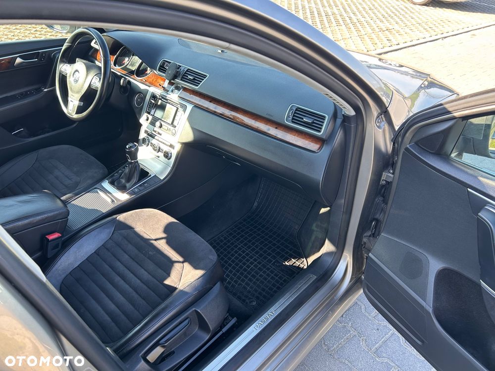 Volkswagen Passat 2.0 Blue TDI SCR Highline - 19