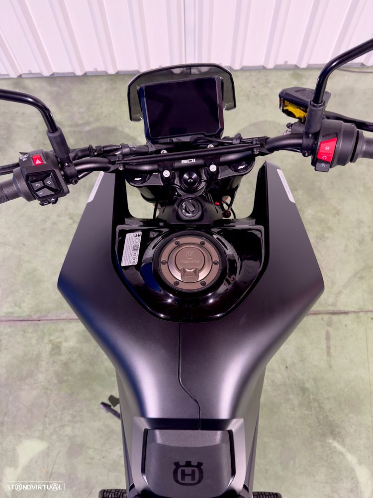 Husqvarna Svartpilen 801 - 14