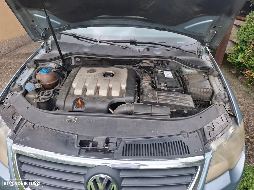 VW Passat 2.0 TDI Confortline - 11