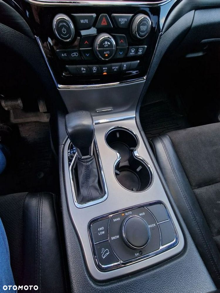 Jeep Grand Cherokee - 25