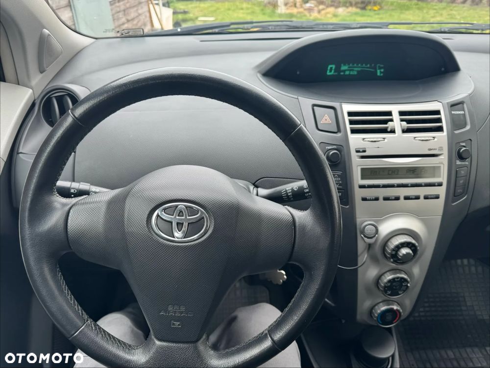 Toyota Yaris 1.3 Luna A/C - 9