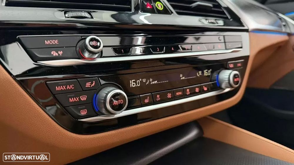 BMW 530 e Pack Desportivo M - 39
