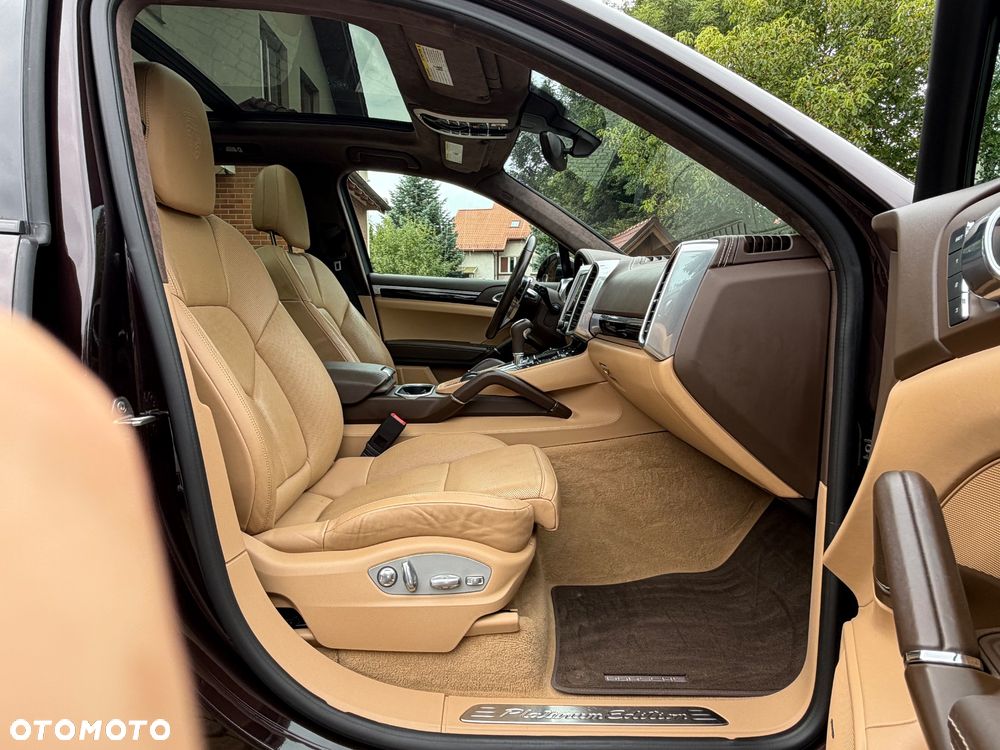 Porsche Cayenne Platinum Edition - 12