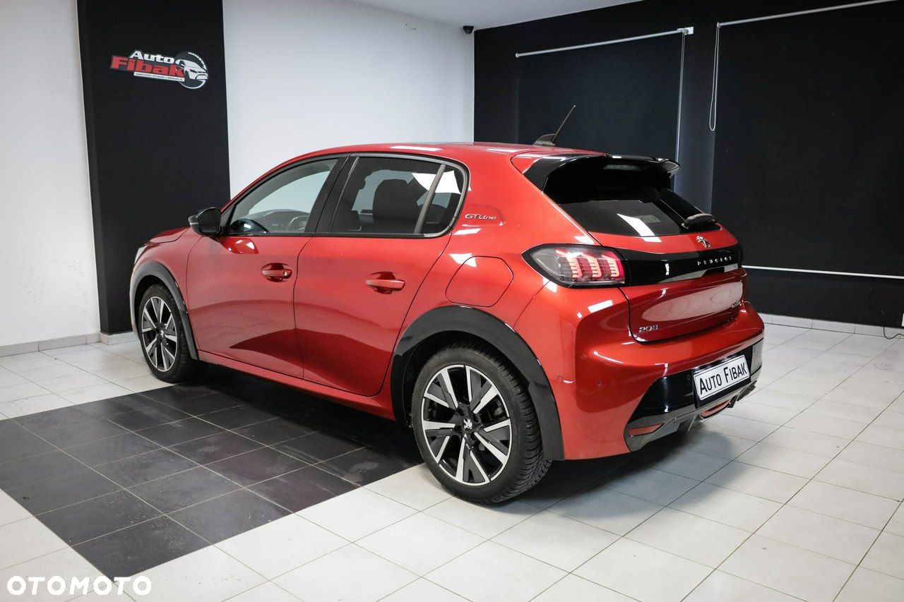 Peugeot 208 - 8