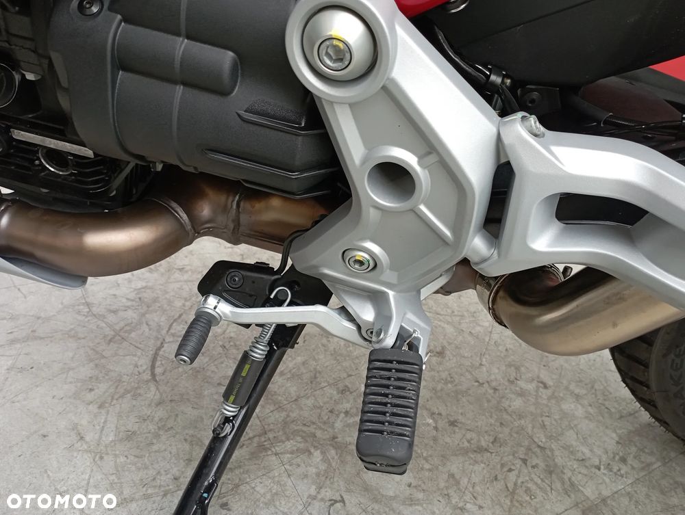 Moto Guzzi V85 - 19