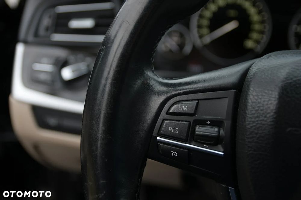 BMW Seria 5 525d - 26