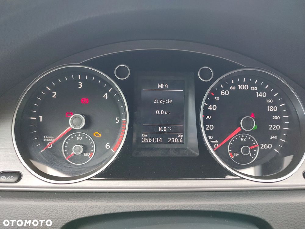 Volkswagen Passat 2.0 TDI Comfortline DSG - 11