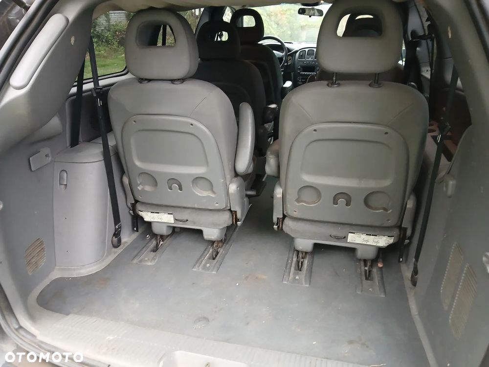 Chrysler Grand Voyager 2.8 CRD SE - 12