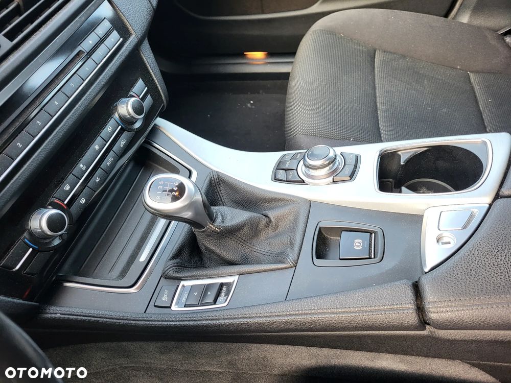 BMW Seria 5 528i - 8