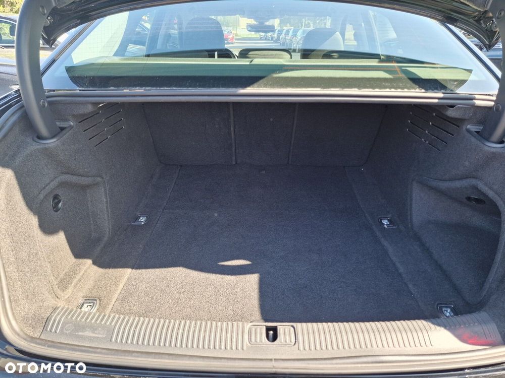 Audi A4 Limousine - 13